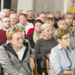 Zgromadzona na sali publiczność.